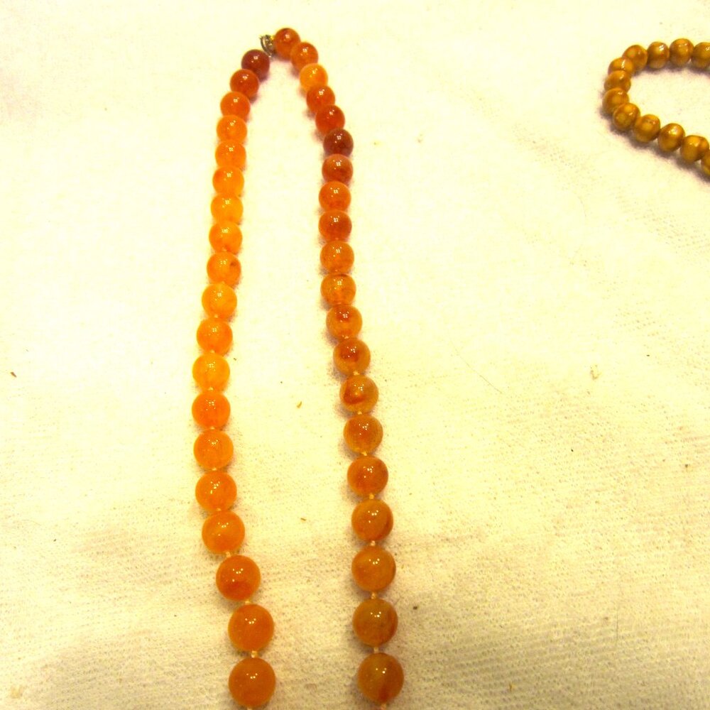 UNIQUE VTG AMBER GRADUATED BEADED NECKLACE, SWIRLED COLOR BEADS